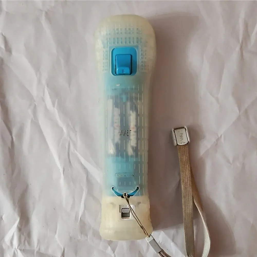 Nintendo Wii Remote Wiimote Blue Motion Controller w/ Silicone Case Untested